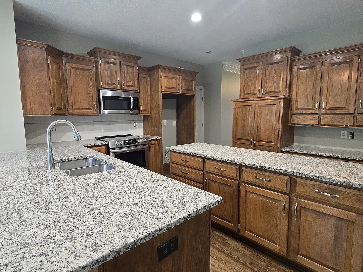4 bed, 3.5 bath, 3000 sqft, $2,980 — Photo 3