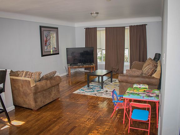 5th image of 22120 Marlow St