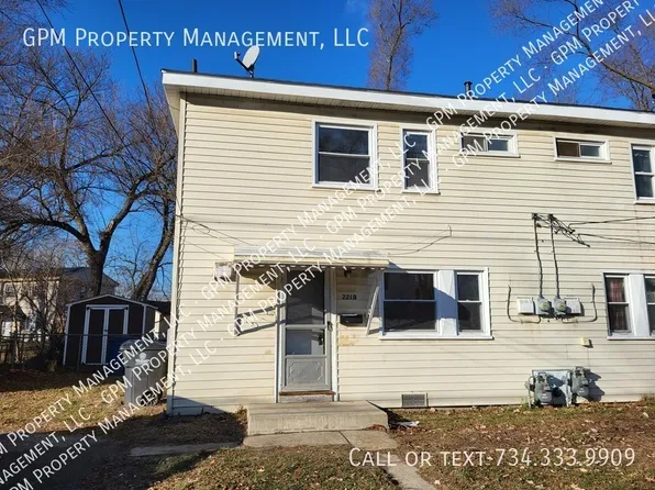 2210 Delton Ct, Westland, MI 48186