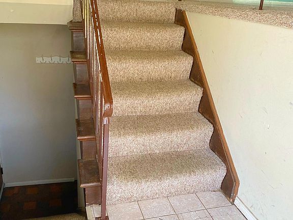 2nd image of 2145 Winewood Ave