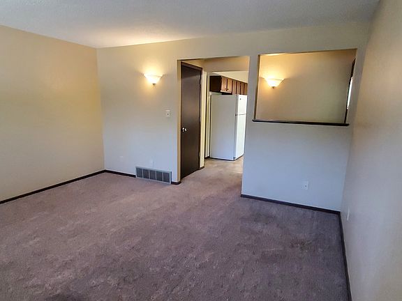 2nd image of 2975 Wildwood Dr