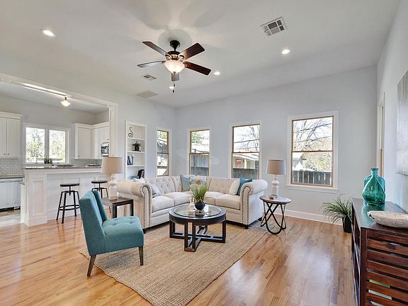 5th image of 2702 La Mesa Dr