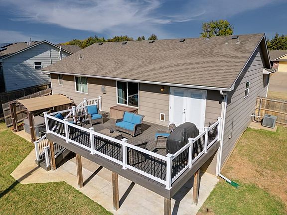 5th image of 925 Forrest Glenn Dr