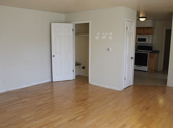 2nd image of 1109 Holiday Ln Unit 10