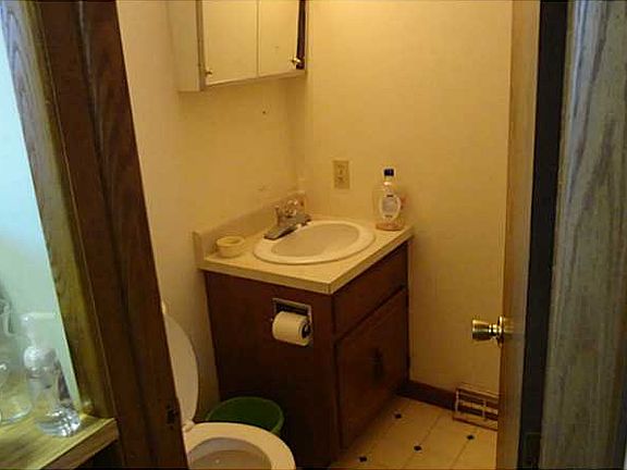 5th image of 1320 E 11th St