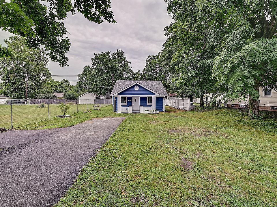 1st image of 1046 E Mills Ave