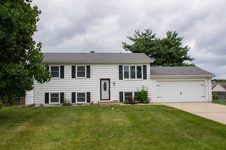 1st image of 32 Barberry Dr