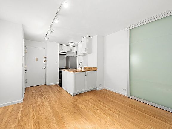 4th image of 166 E 35th St APT 11C