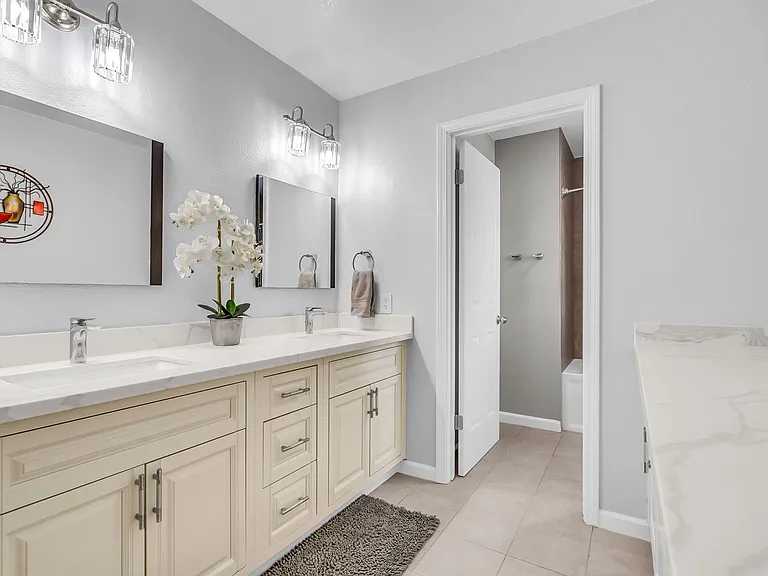 2435 Pinehurst Ct — Photo 36