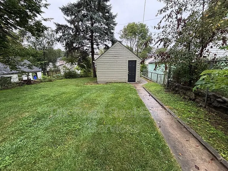 144 Niagara Ave — Photo 4