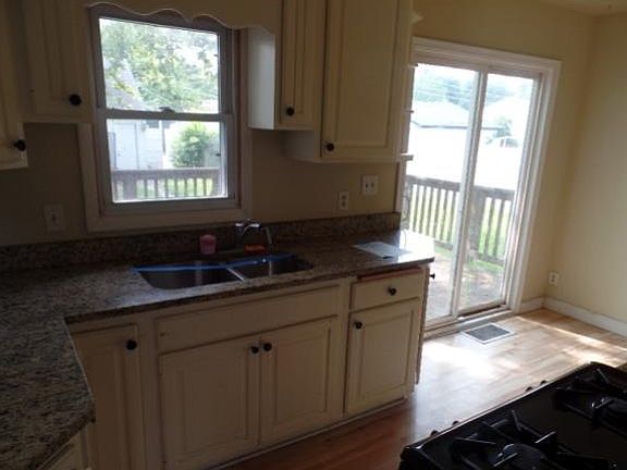 3rd image of 5031 Emerson Ave N