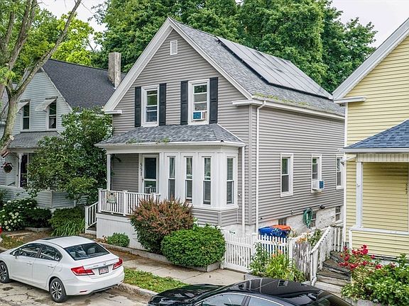 4th image of 551 Union St