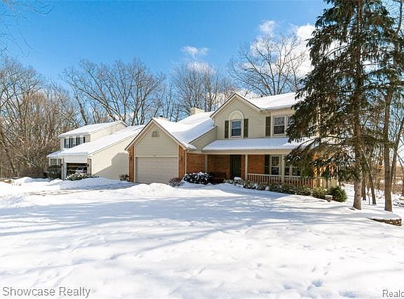 2nd image of 643 Hill Crest Ct