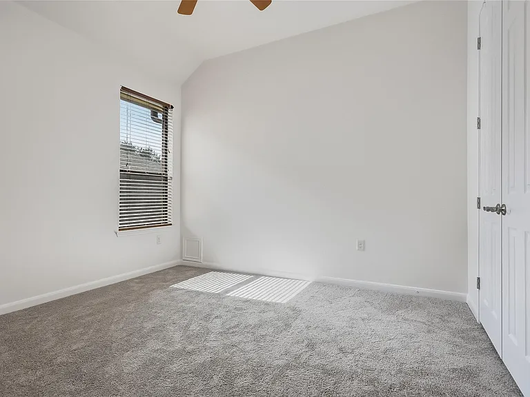 5501 Allamanda Dr — Photo 20