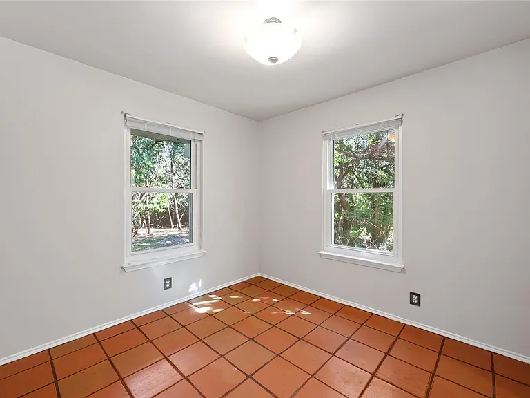 10006 Wildflower Ln #A — Photo 9