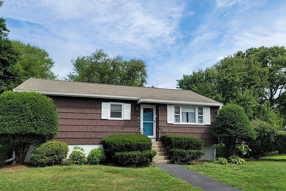 1st image of 11 Oakwood Dr