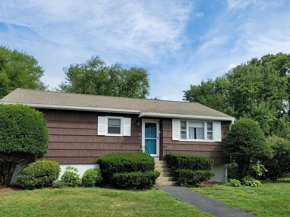 11 Oakwood Dr, Randolph, MA 02368