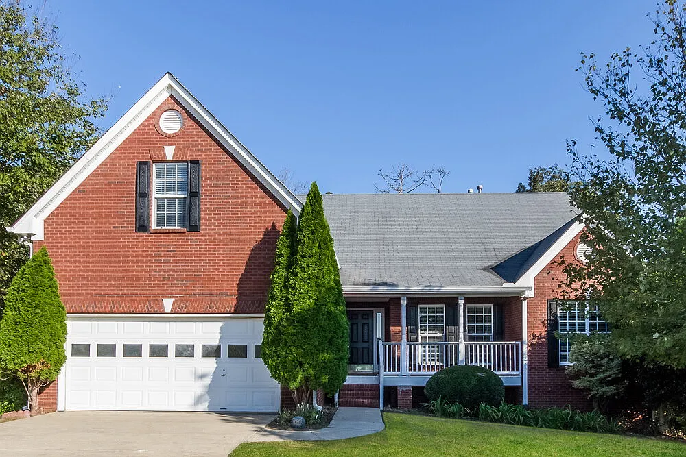 4 bed, 3.0 bath, 2122 sqft, $2,310 — Photo 1