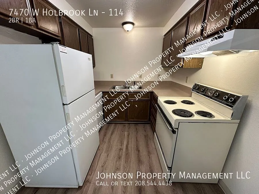 Central Boise downstairs 2 bed with new flooring, paint, etc. Covered Parking & Storage! — Photo 2