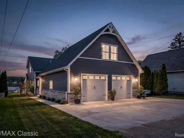 5657 Mabley Hill Rd, Fenton, MI 48430