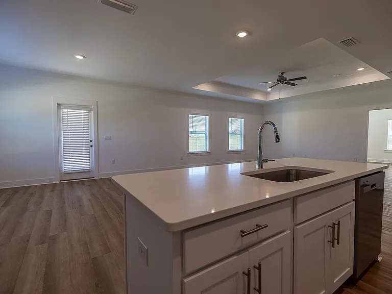 501 Huller Ave — Photo 5