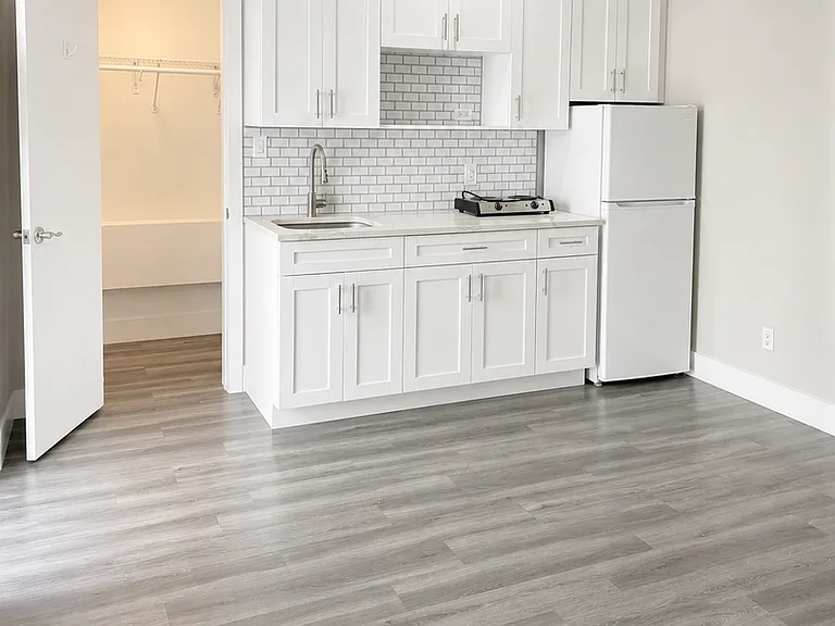 741 NE 16th Ave — Photo 1