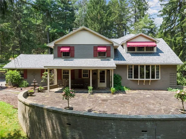 114 Sunrise Ln, Ligonier, PA 15658
