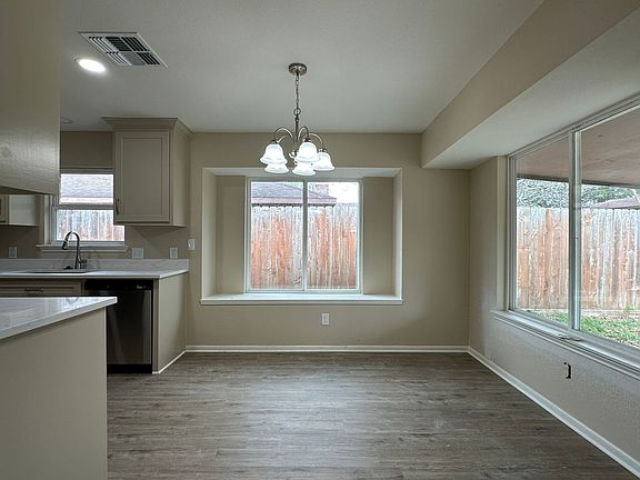 5th image of 2718 Rockwood St