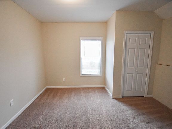 5th image of 169 Mayflower Cres