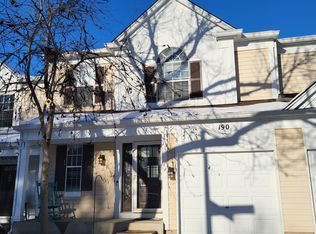 190 Park Ridge Ln, Aurora, IL 60504