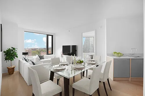 10 City Point #44E Photo 1
