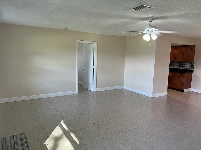 2052 SE Jackson St — Photo 36