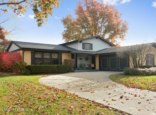 943 N Saratoga Dr, Palatine, IL 60074