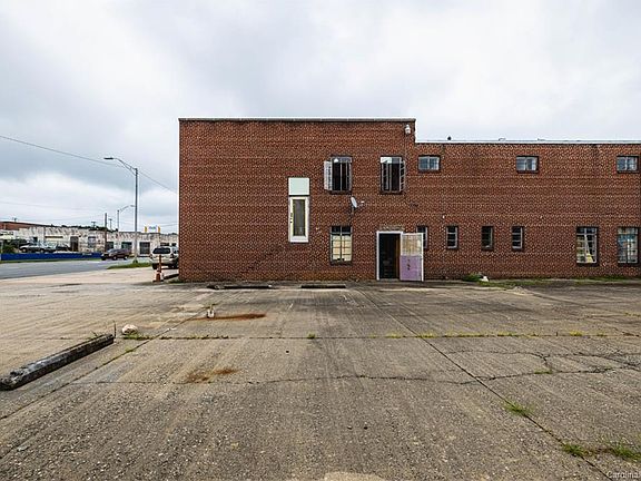 3rd image of 511 W Franklin Blvd