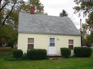 18 Ohio Dr, Conneaut, OH 44030