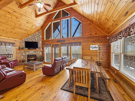 5th image of 1713 Parkway View Ct