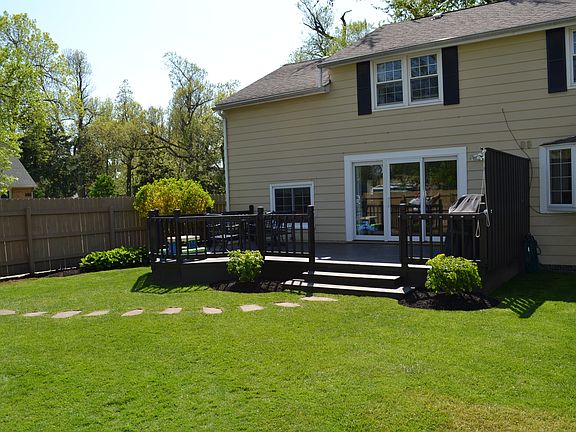 3rd image of 326 Roycroft Blvd