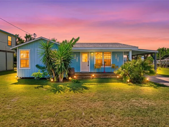 819 S Magnolia St, Rockport, TX 78382