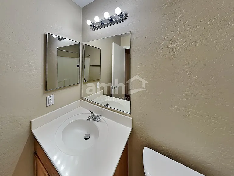9029 W Avalon Dr — Photo 15