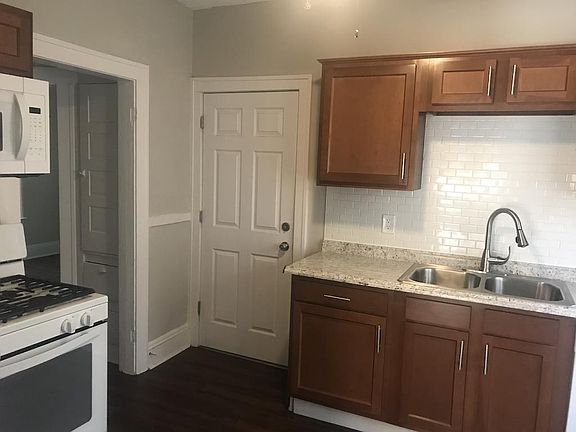 5th image of 2169 Clarence Ave