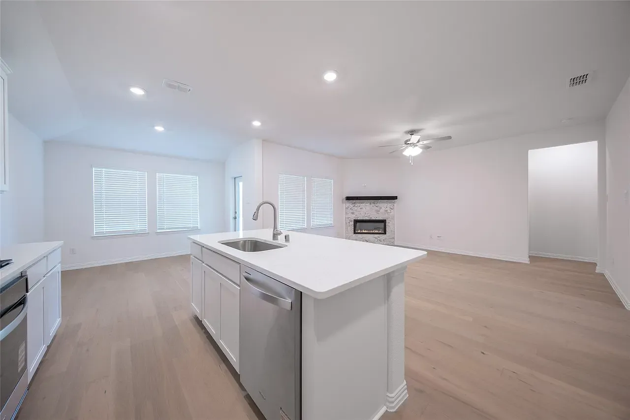 1708 Blackbird Ln — Photo 4