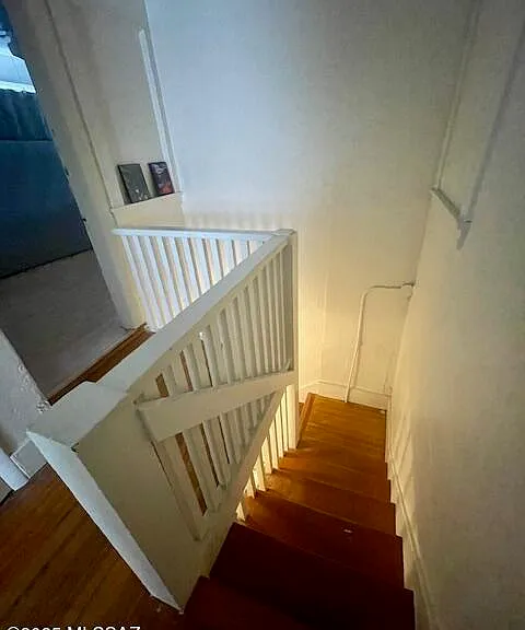 914 E 6th St — Photo 38