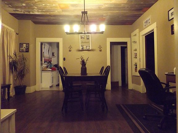 2nd image of 209 N 5th St