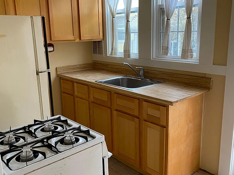 2535 Regent St #8 — Photo 17