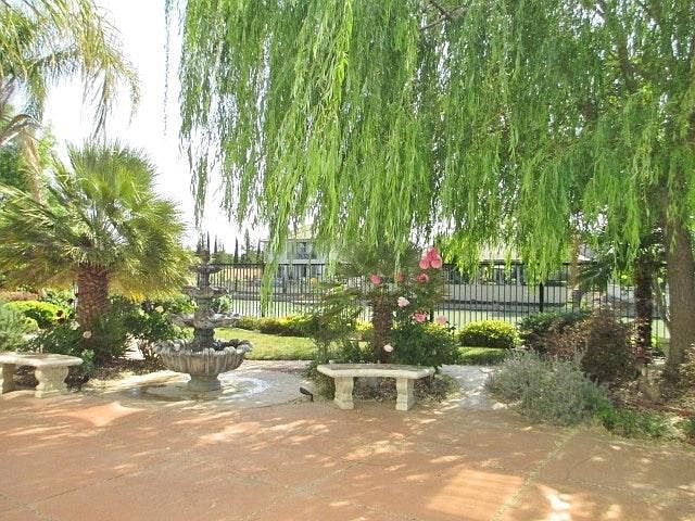 1st image of 180 Vista Cove Cir