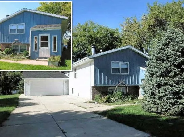 2933 N Shore Dr, East Troy, WI 53120