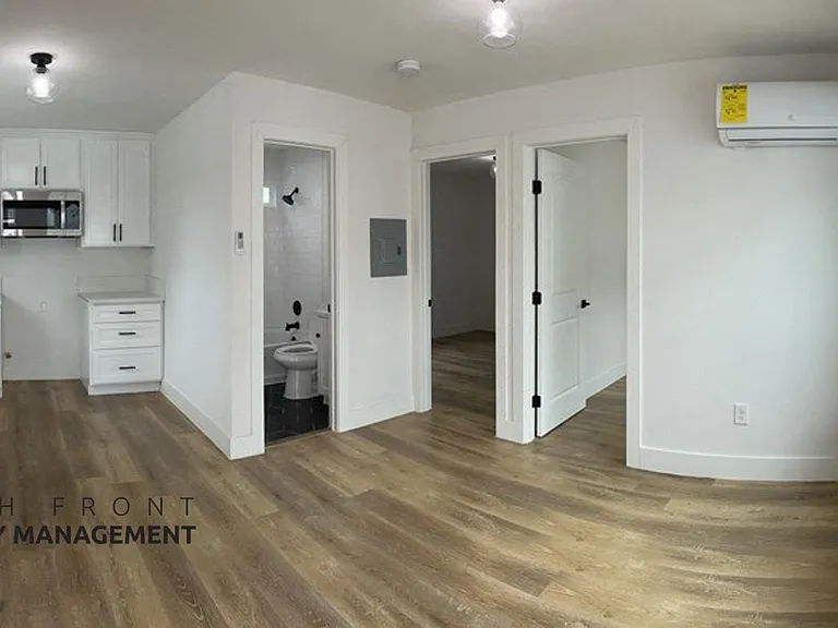 2519 E Monroe St — Photo 9