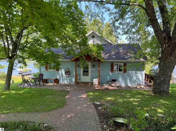 6967 Crystal Springs Rd, Bellaire, MI 49615