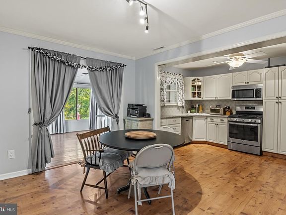 5th image of 1830 Dartmouth Dr