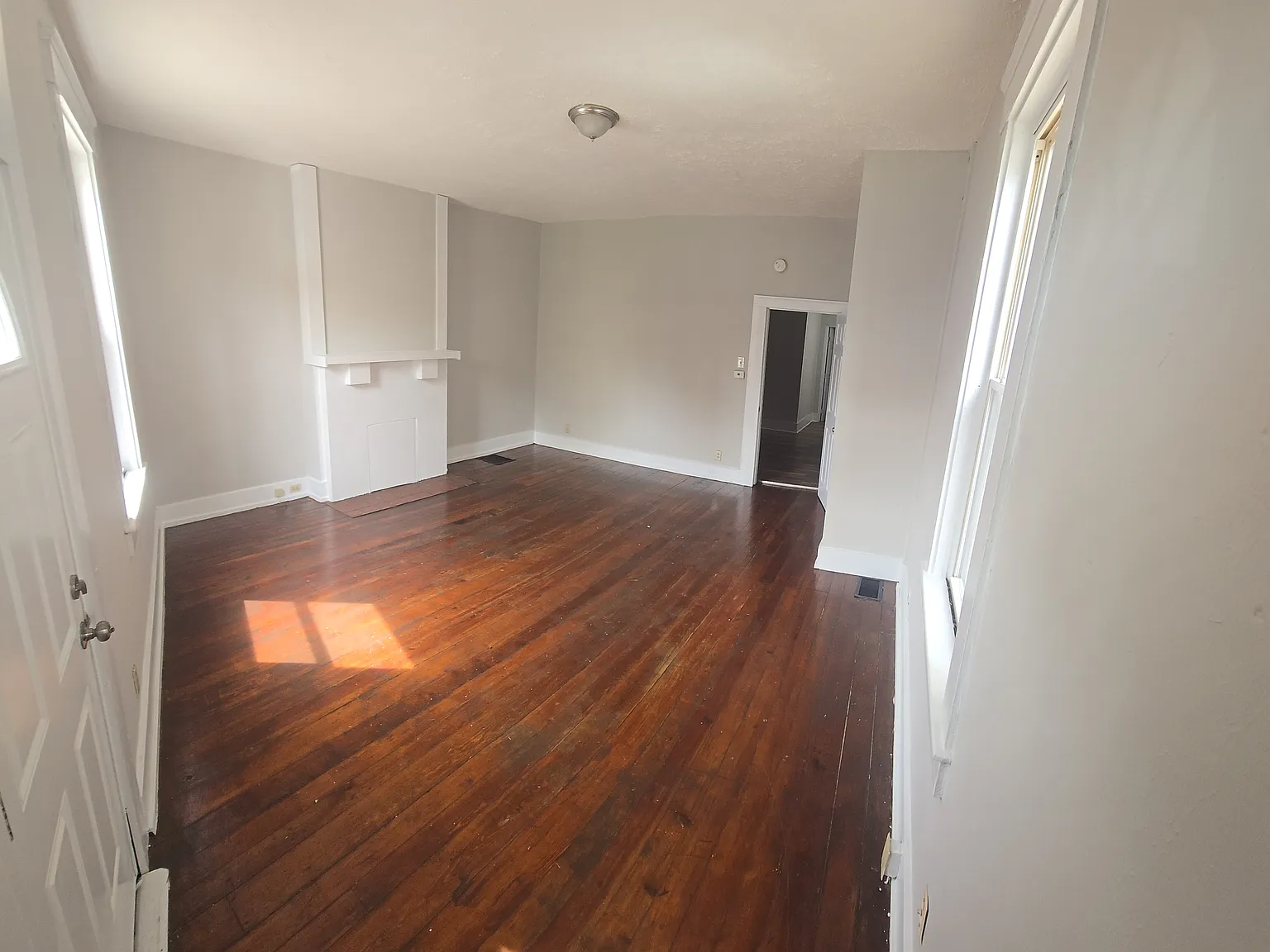 2 bed, 100 sqft, $1,299 — Photo 3